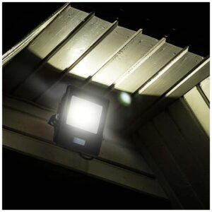 V-TAC Προβολέας LED Samsung chip 30W Θερμό λευκό 3000K Μαύρο σώμα με ανιχνευτή 1m καλώδιο 20286