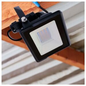 V-TAC Προβολέας LED SMD 30W 2340lm Samsung Chip με Ενσωματωμένο Στυπιοθλίπτη Μαύρο Σώμα Φυσικό Λευκό 20311